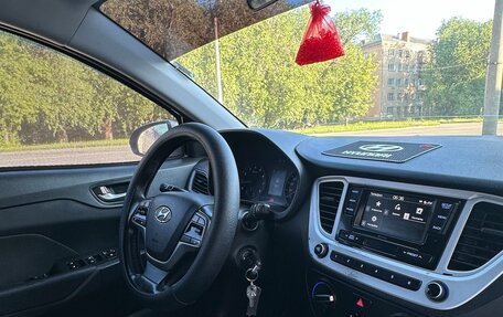Hyundai Solaris II рестайлинг, 2017 год, 840 000 рублей, 13 фотография