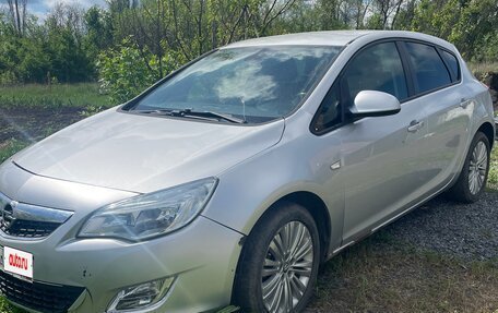 Opel Astra J, 2011 год, 430 000 рублей, 2 фотография