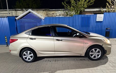 Hyundai Solaris II рестайлинг, 2011 год, 680 000 рублей, 8 фотография