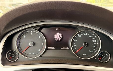 Volkswagen Touareg III, 2011 год, 1 850 000 рублей, 11 фотография