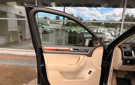 Volkswagen Touareg III, 2011 год, 1 850 000 рублей, 14 фотография