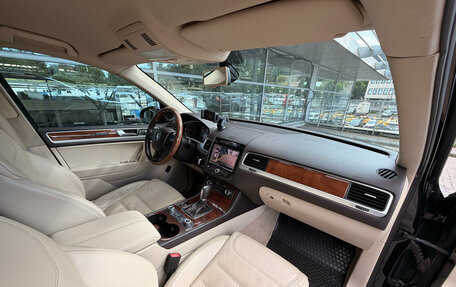 Volkswagen Touareg III, 2011 год, 1 850 000 рублей, 21 фотография