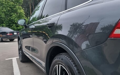 Volkswagen Touareg III, 2011 год, 1 990 000 рублей, 10 фотография