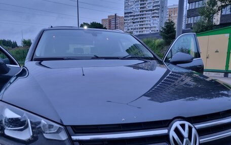 Volkswagen Touareg III, 2011 год, 1 990 000 рублей, 3 фотография