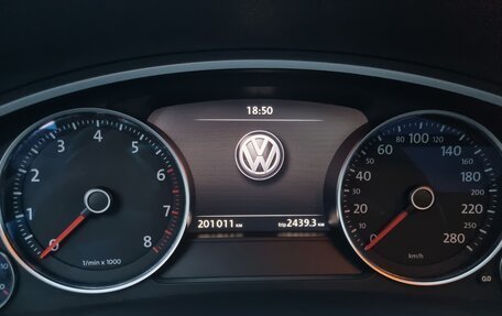 Volkswagen Touareg III, 2011 год, 1 990 000 рублей, 14 фотография
