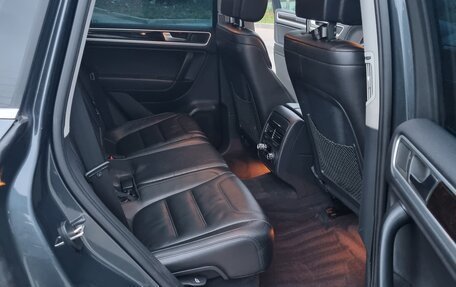 Volkswagen Touareg III, 2011 год, 1 990 000 рублей, 18 фотография