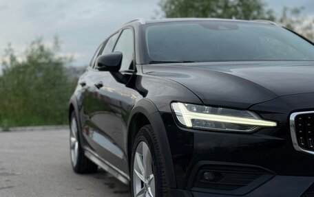 Volvo V60 Cross Country II, 2019 год, 3 399 000 рублей, 5 фотография