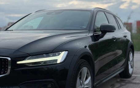 Volvo V60 Cross Country II, 2019 год, 3 399 000 рублей, 6 фотография