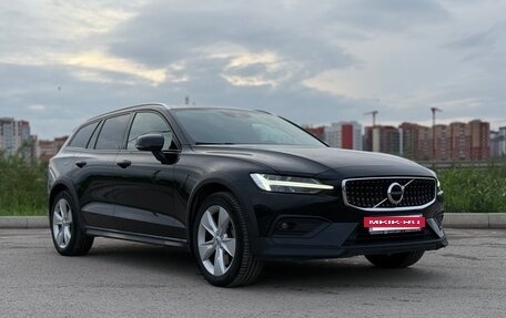 Volvo V60 Cross Country II, 2019 год, 3 399 000 рублей, 2 фотография