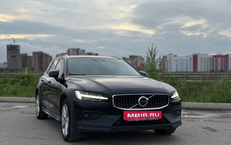 Volvo V60 Cross Country II, 2019 год, 3 399 000 рублей, 13 фотография
