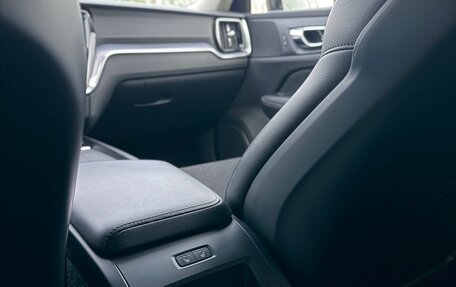 Volvo V60 Cross Country II, 2019 год, 3 399 000 рублей, 21 фотография