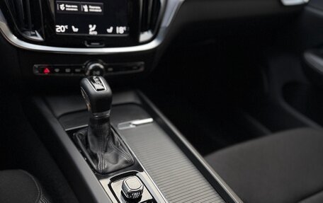 Volvo V60 Cross Country II, 2019 год, 3 399 000 рублей, 27 фотография