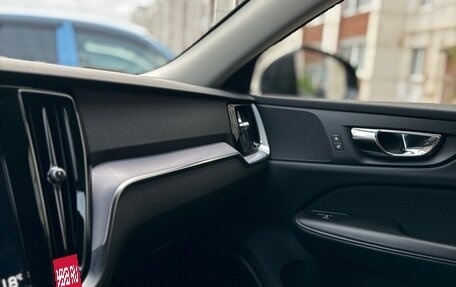 Volvo V60 Cross Country II, 2019 год, 3 399 000 рублей, 31 фотография