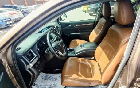 Toyota Highlander III, 2018 год, 3 259 000 рублей, 6 фотография