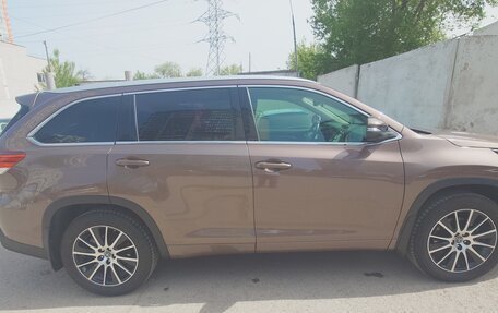 Toyota Highlander III, 2018 год, 3 259 000 рублей, 11 фотография
