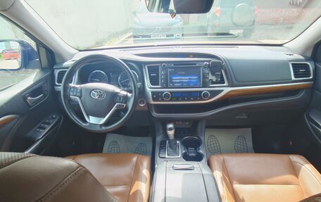 Toyota Highlander III, 2018 год, 3 259 000 рублей, 7 фотография