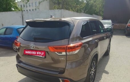 Toyota Highlander III, 2018 год, 3 259 000 рублей, 4 фотография