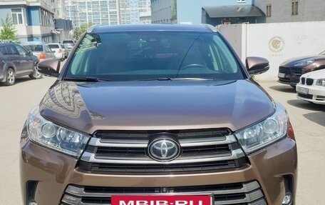Toyota Highlander III, 2018 год, 3 259 000 рублей, 2 фотография
