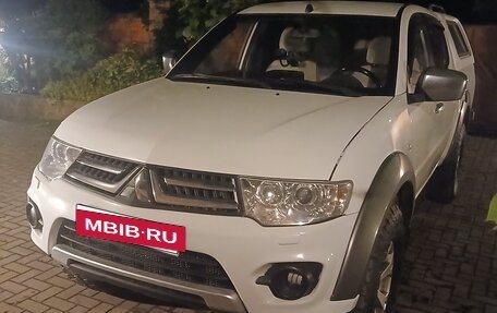Mitsubishi L200 IV рестайлинг, 2014 год, 1 990 000 рублей, 2 фотография