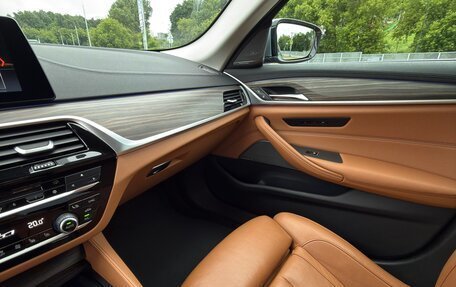 BMW 5 серия, 2018 год, 3 300 000 рублей, 17 фотография