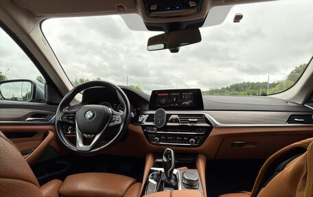 BMW 5 серия, 2018 год, 3 300 000 рублей, 28 фотография