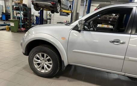 Mitsubishi Pajero Sport II рестайлинг, 2015 год, 2 200 000 рублей, 3 фотография