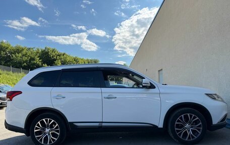Mitsubishi Outlander III рестайлинг 3, 2017 год, 2 100 000 рублей, 5 фотография