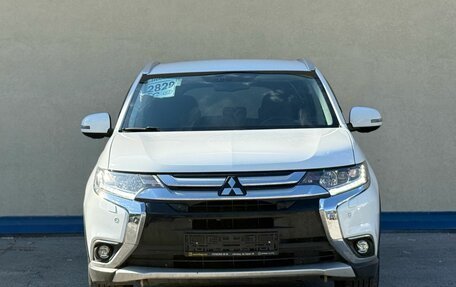 Mitsubishi Outlander III рестайлинг 3, 2017 год, 2 100 000 рублей, 2 фотография