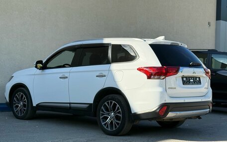 Mitsubishi Outlander III рестайлинг 3, 2017 год, 2 100 000 рублей, 6 фотография