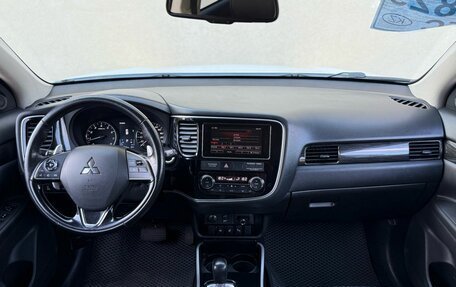 Mitsubishi Outlander III рестайлинг 3, 2017 год, 2 100 000 рублей, 9 фотография