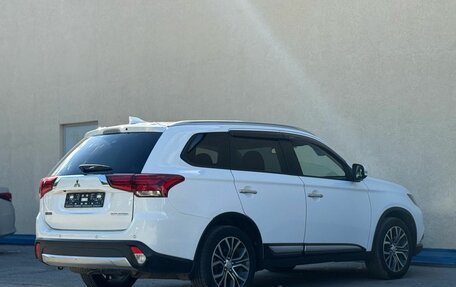 Mitsubishi Outlander III рестайлинг 3, 2017 год, 2 100 000 рублей, 8 фотография