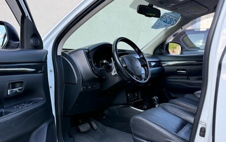 Mitsubishi Outlander III рестайлинг 3, 2017 год, 2 100 000 рублей, 10 фотография