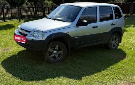 Chevrolet Niva I рестайлинг, 2010 год, 650 000 рублей, 2 фотография
