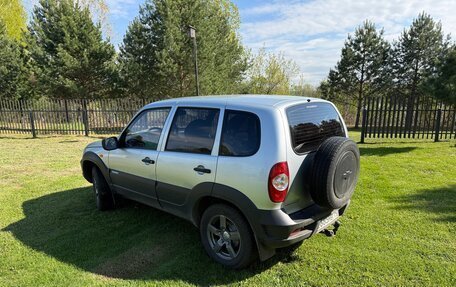 Chevrolet Niva I рестайлинг, 2010 год, 650 000 рублей, 3 фотография