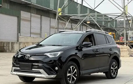 Toyota RAV4, 2019 год, 1 815 010 рублей, 2 фотография