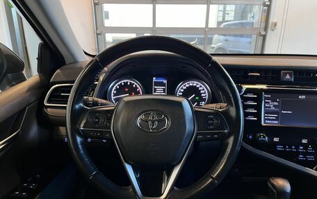 Toyota Camry, 2018 год, 3 070 000 рублей, 10 фотография