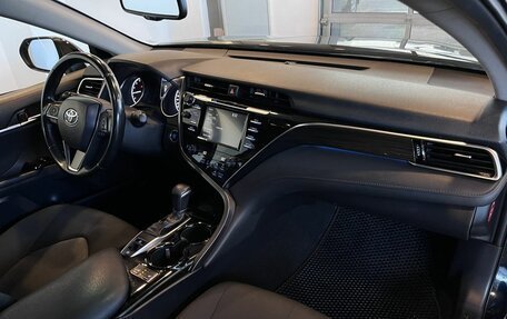 Toyota Camry, 2018 год, 3 070 000 рублей, 12 фотография