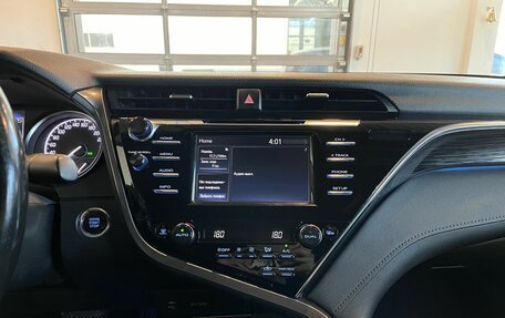 Toyota Camry, 2018 год, 3 070 000 рублей, 13 фотография
