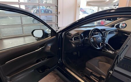 Toyota Camry, 2018 год, 3 070 000 рублей, 21 фотография