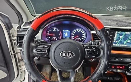 KIA Stonic, 2017 год, 1 300 000 рублей, 9 фотография