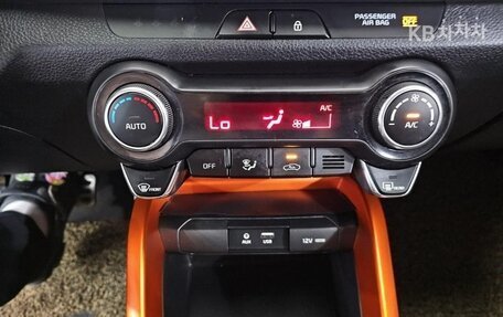KIA Stonic, 2017 год, 1 300 000 рублей, 10 фотография
