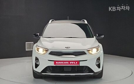 KIA Stonic, 2017 год, 1 300 000 рублей, 2 фотография