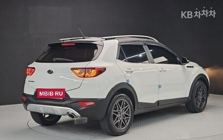 KIA Stonic, 2017 год, 1 300 000 рублей, 4 фотография