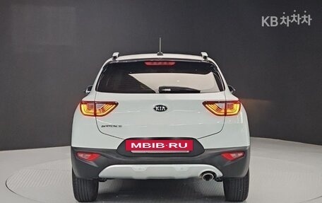 KIA Stonic, 2017 год, 1 300 000 рублей, 3 фотография