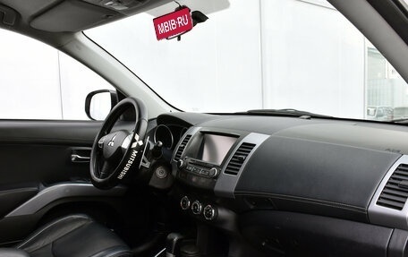 Mitsubishi Outlander III рестайлинг 3, 2011 год, 1 045 000 рублей, 10 фотография