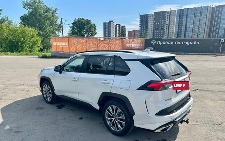 Toyota RAV4, 2021 год, 3 150 000 рублей, 6 фотография