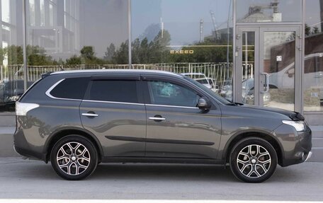 Mitsubishi Outlander III рестайлинг 3, 2014 год, 1 900 000 рублей, 4 фотография