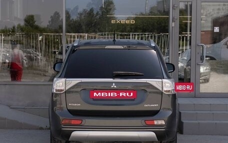Mitsubishi Outlander III рестайлинг 3, 2014 год, 1 900 000 рублей, 6 фотография