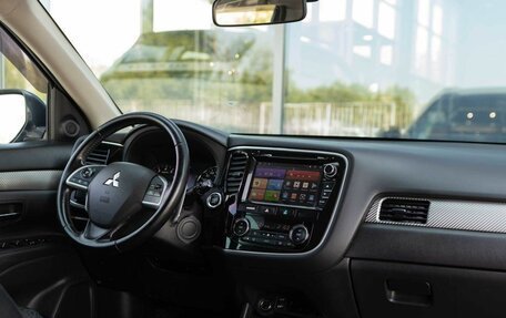 Mitsubishi Outlander III рестайлинг 3, 2014 год, 1 900 000 рублей, 10 фотография
