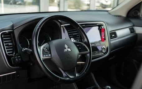 Mitsubishi Outlander III рестайлинг 3, 2014 год, 1 900 000 рублей, 11 фотография